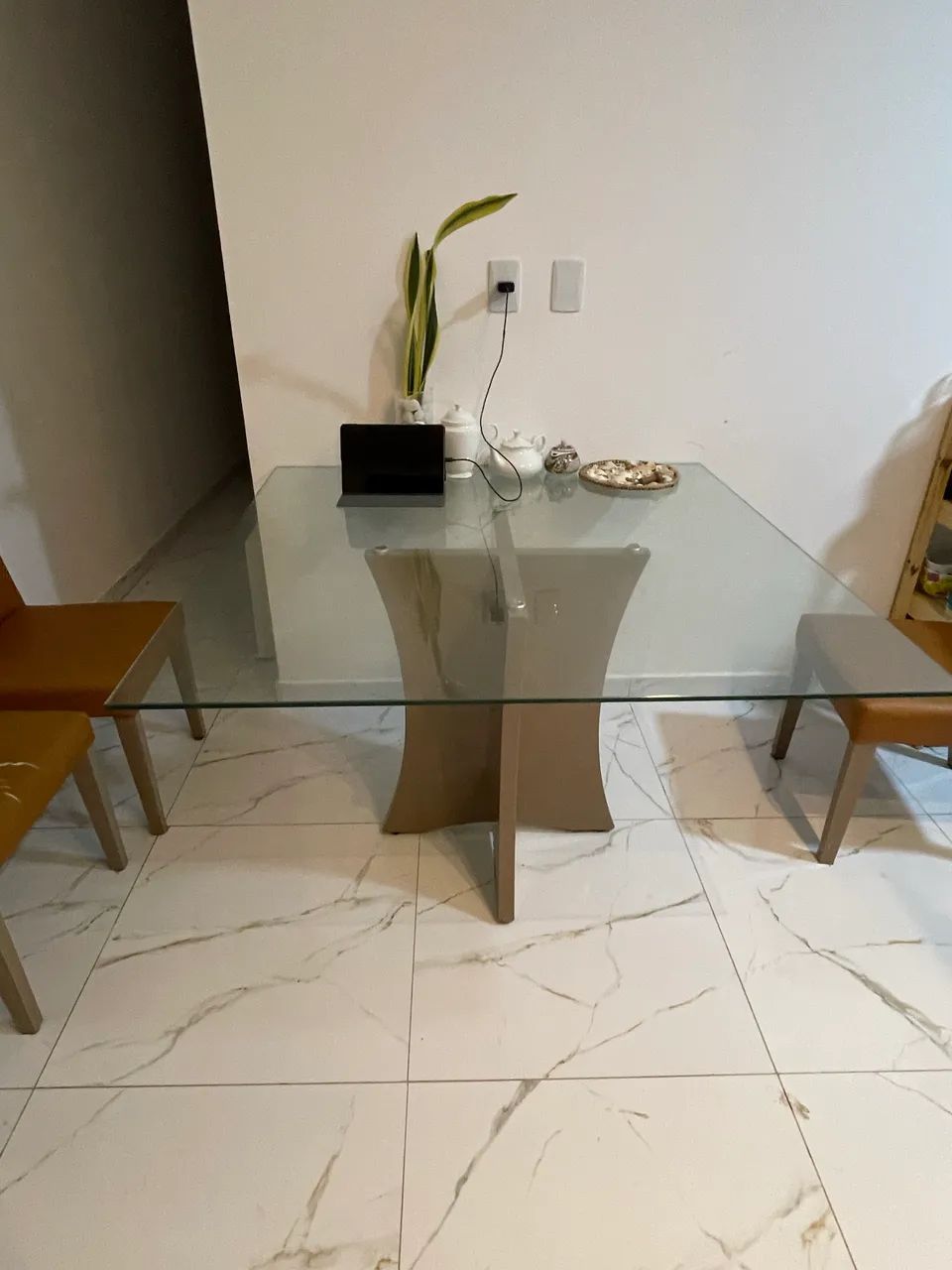 Mesa de vidro com 6 cadeiras  - Foto 3