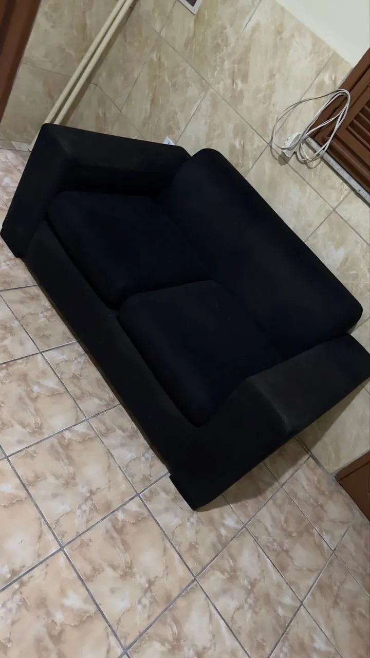 Sofá preto acolchoado  - Foto 2