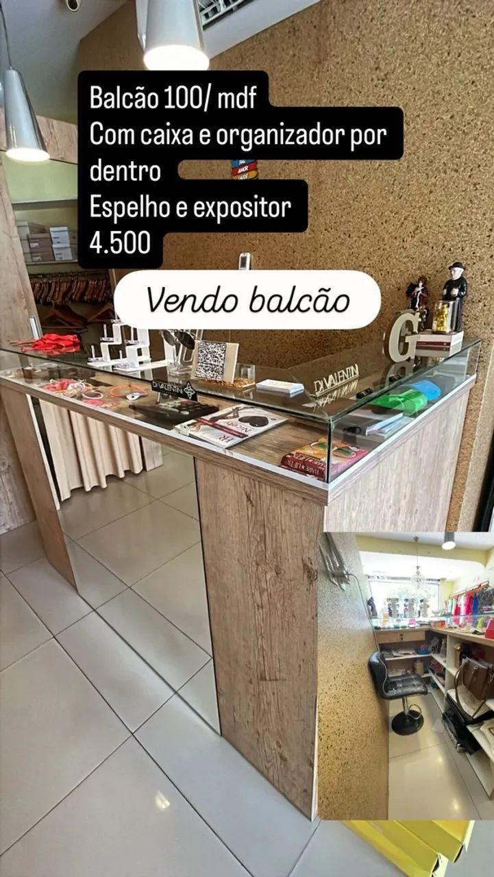 Balcão com expositor e espelho acoplado 