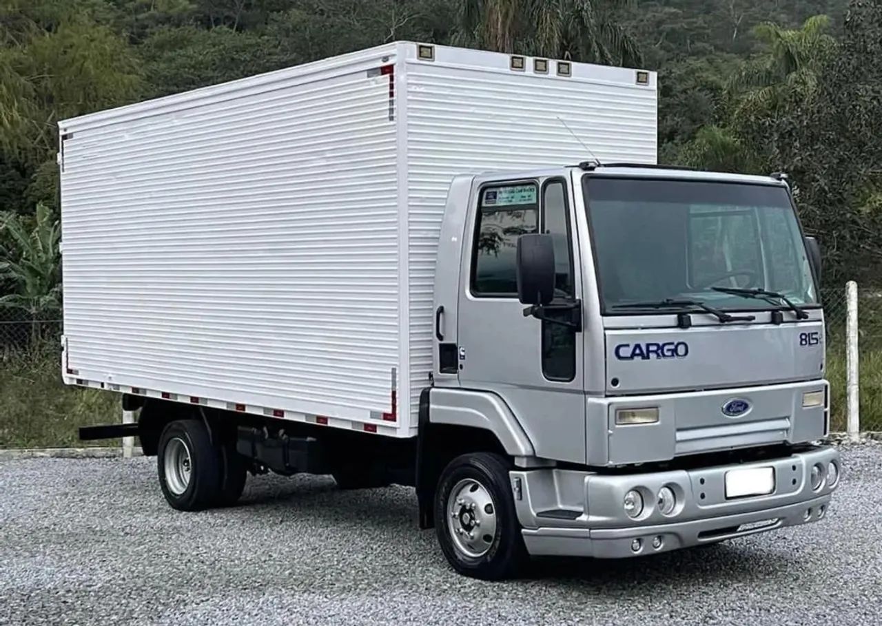 Ford Cargo 815 Baú 2010