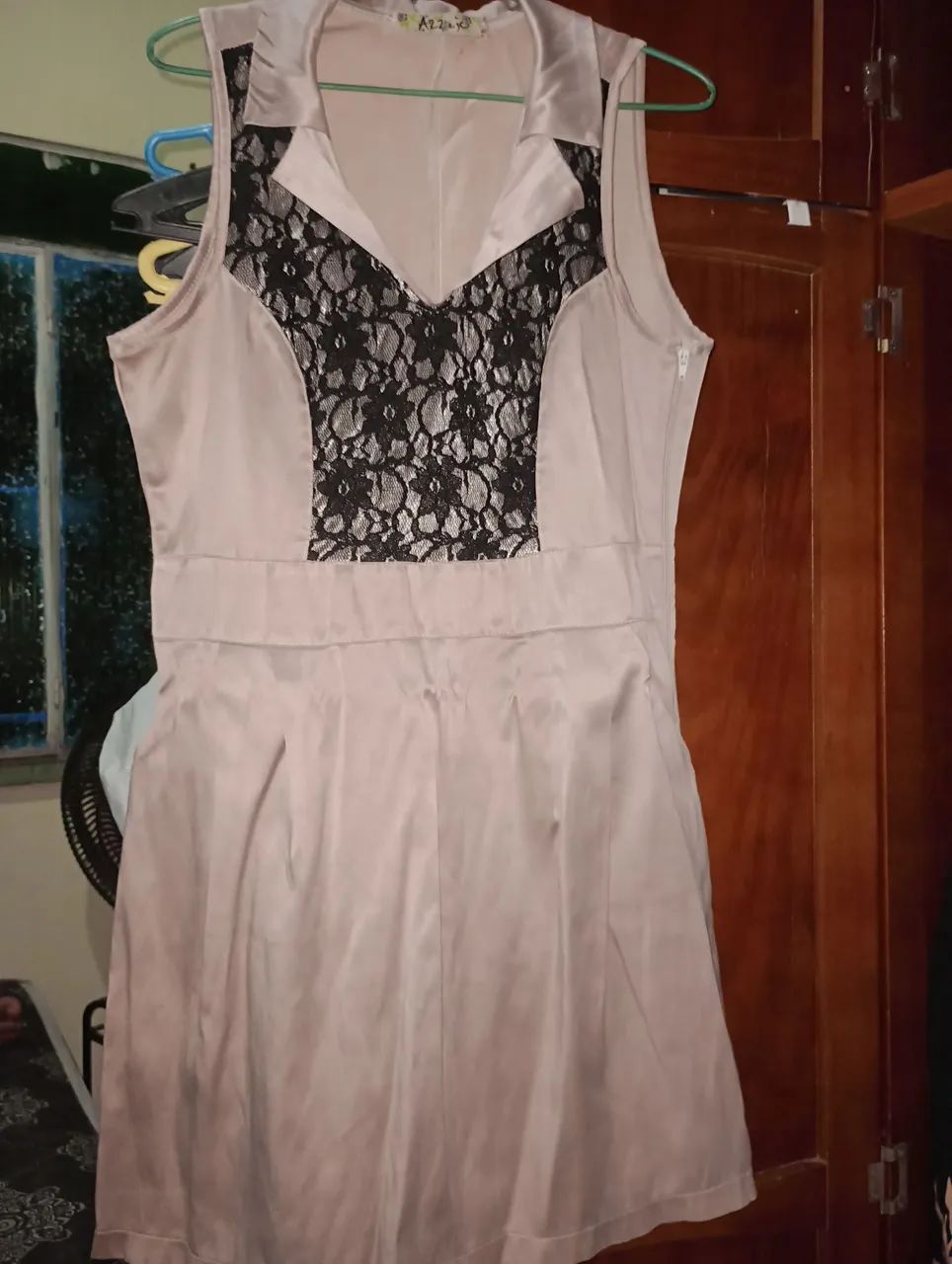 Roupas e sandálias 