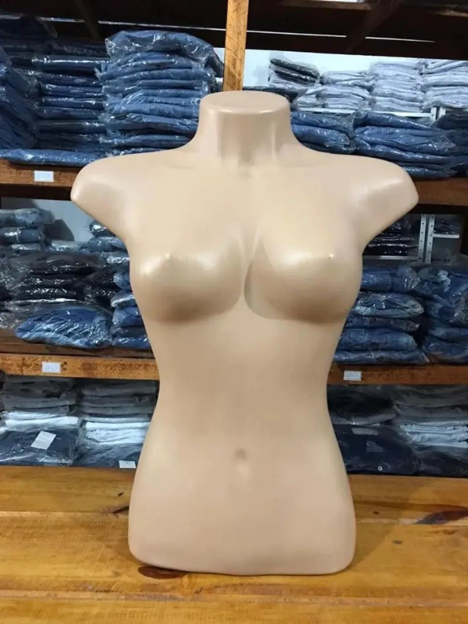Manequim Feminino Busto de Plástico Bege  - Foto 3