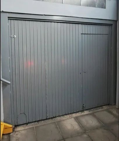 Portão de Contrapeso, com Porta Auxiliar, 2,30 x 2,50 metros