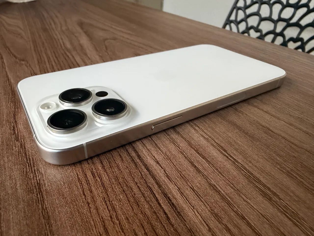iPhone 15 Pro Max 256GB Branco  Seminovo - Foto 5