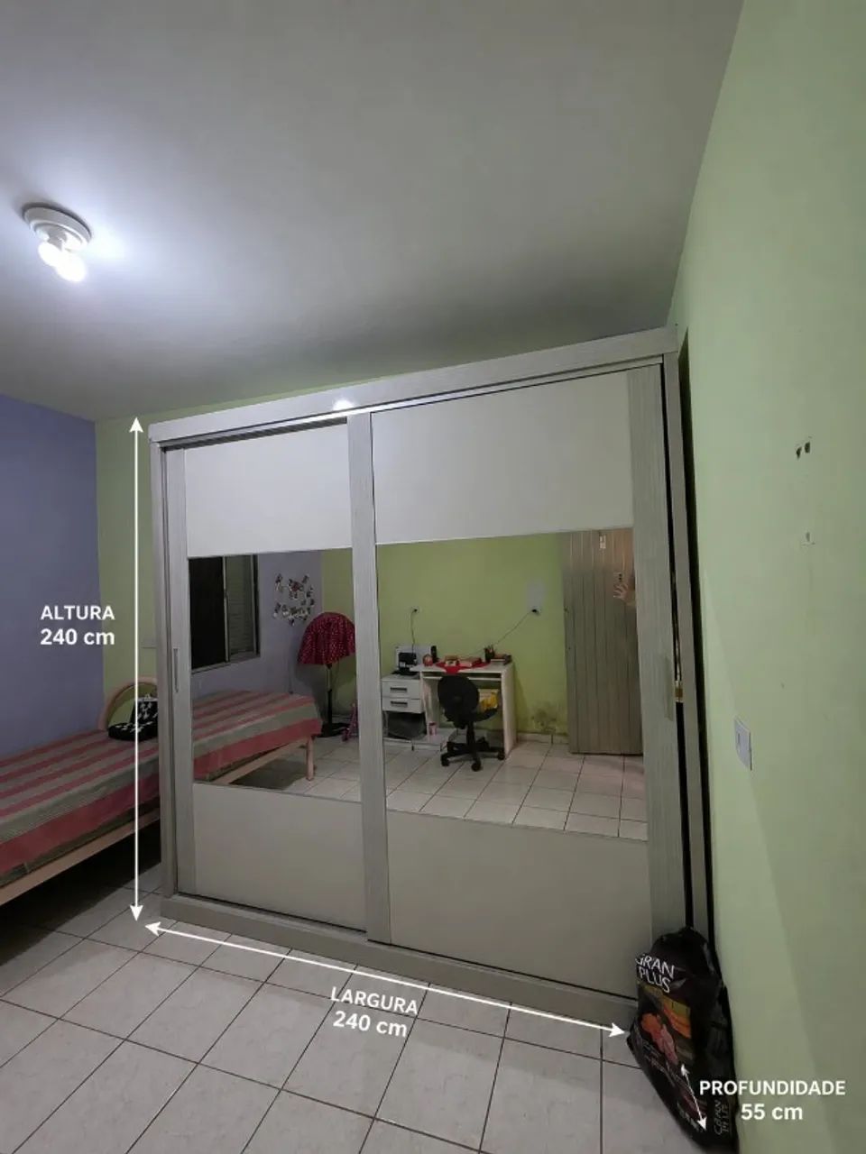 Guarda Roupa Lilás com espelho