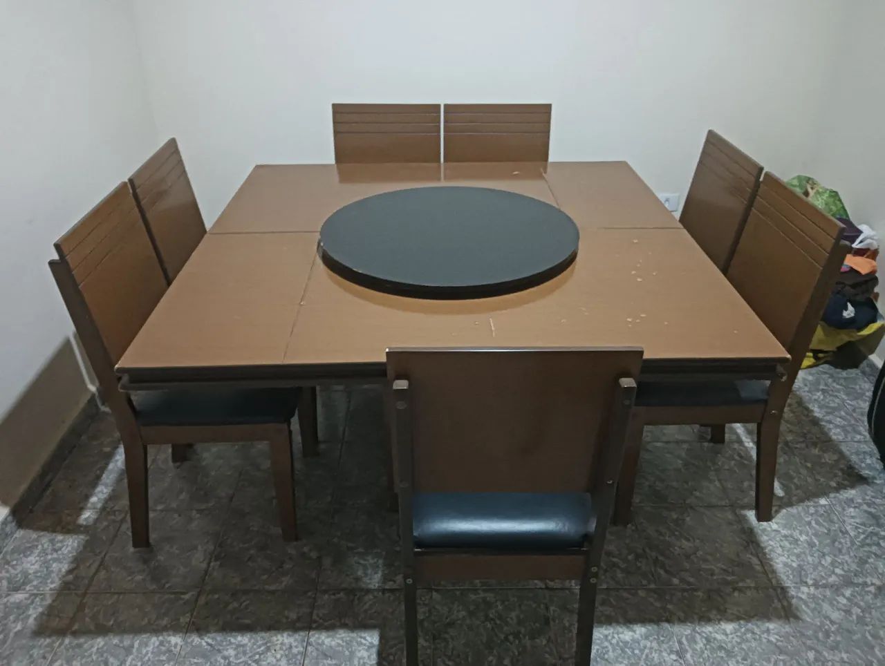 Mesa com 7 cadeiras
