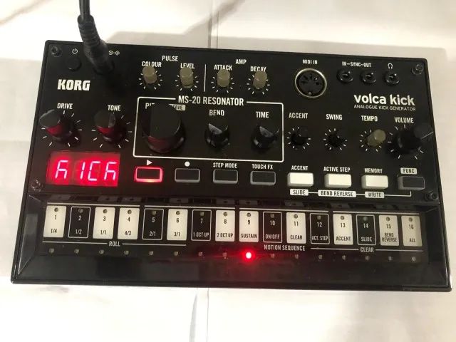 KORG VOLCA gerador de Kick analógico COM SEQUENCER e ENTRADA MIDI