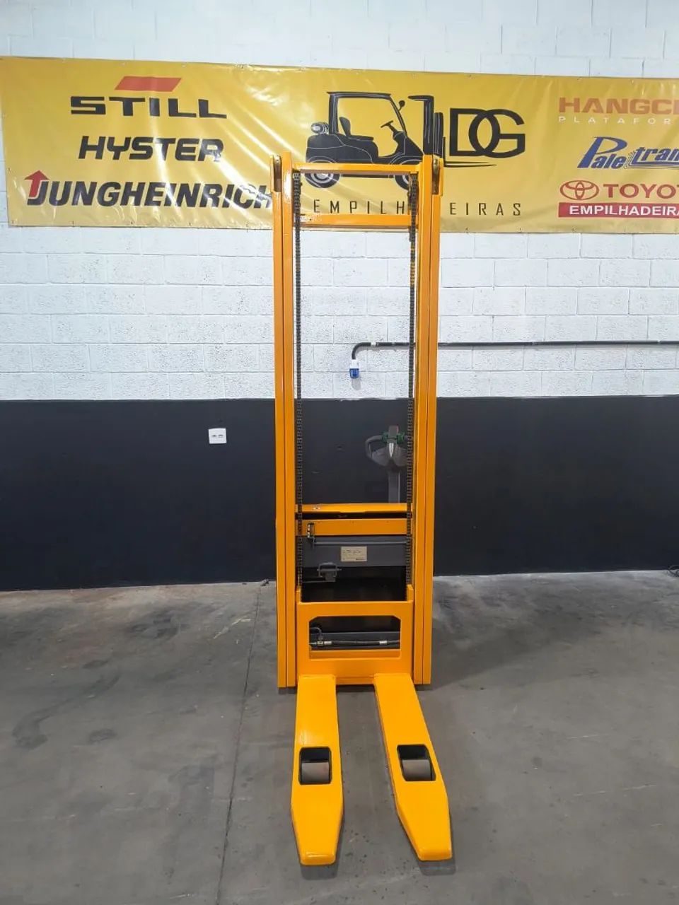 EMPILHADEIRA EJC JUNGHEINRICH 