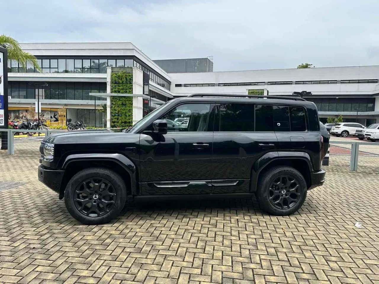 Denza B5 SUV híbrido plug-in, foto 4 de 10