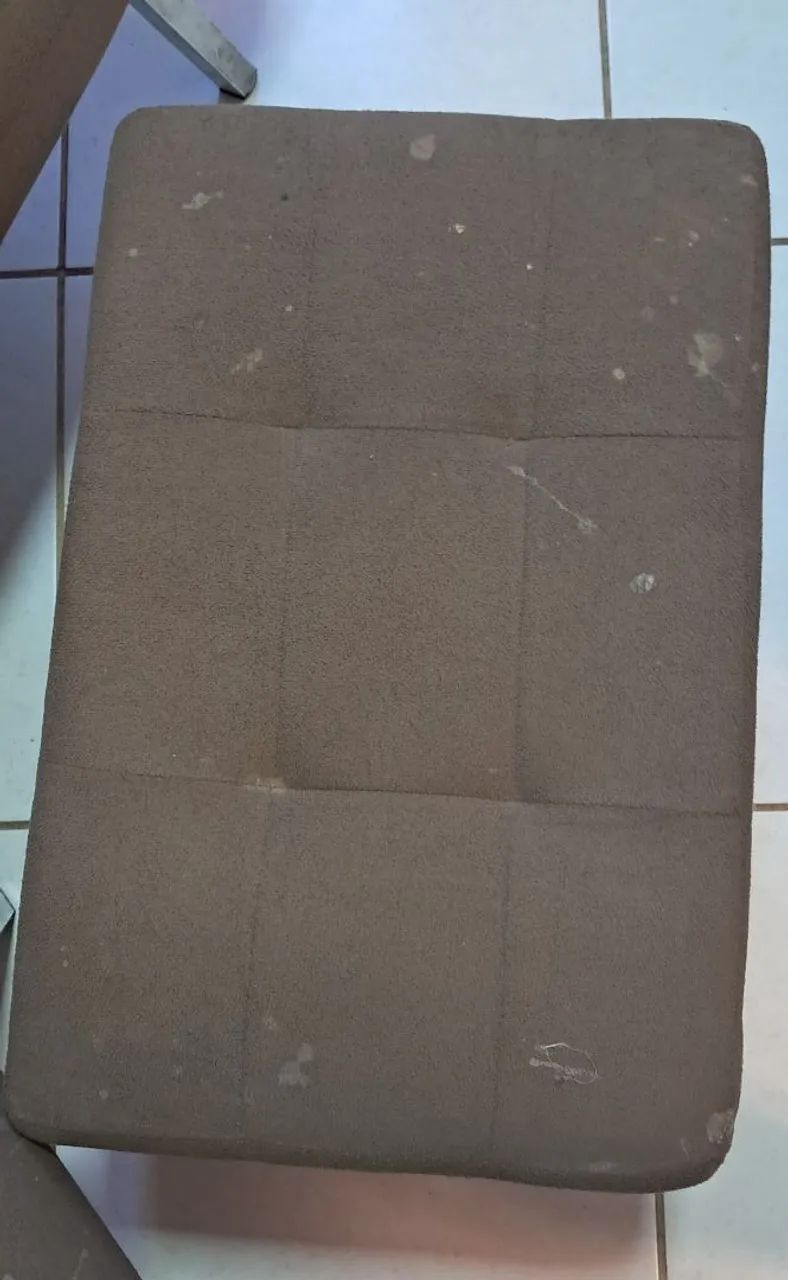 Duas poltronas e um puff. - Foto 2