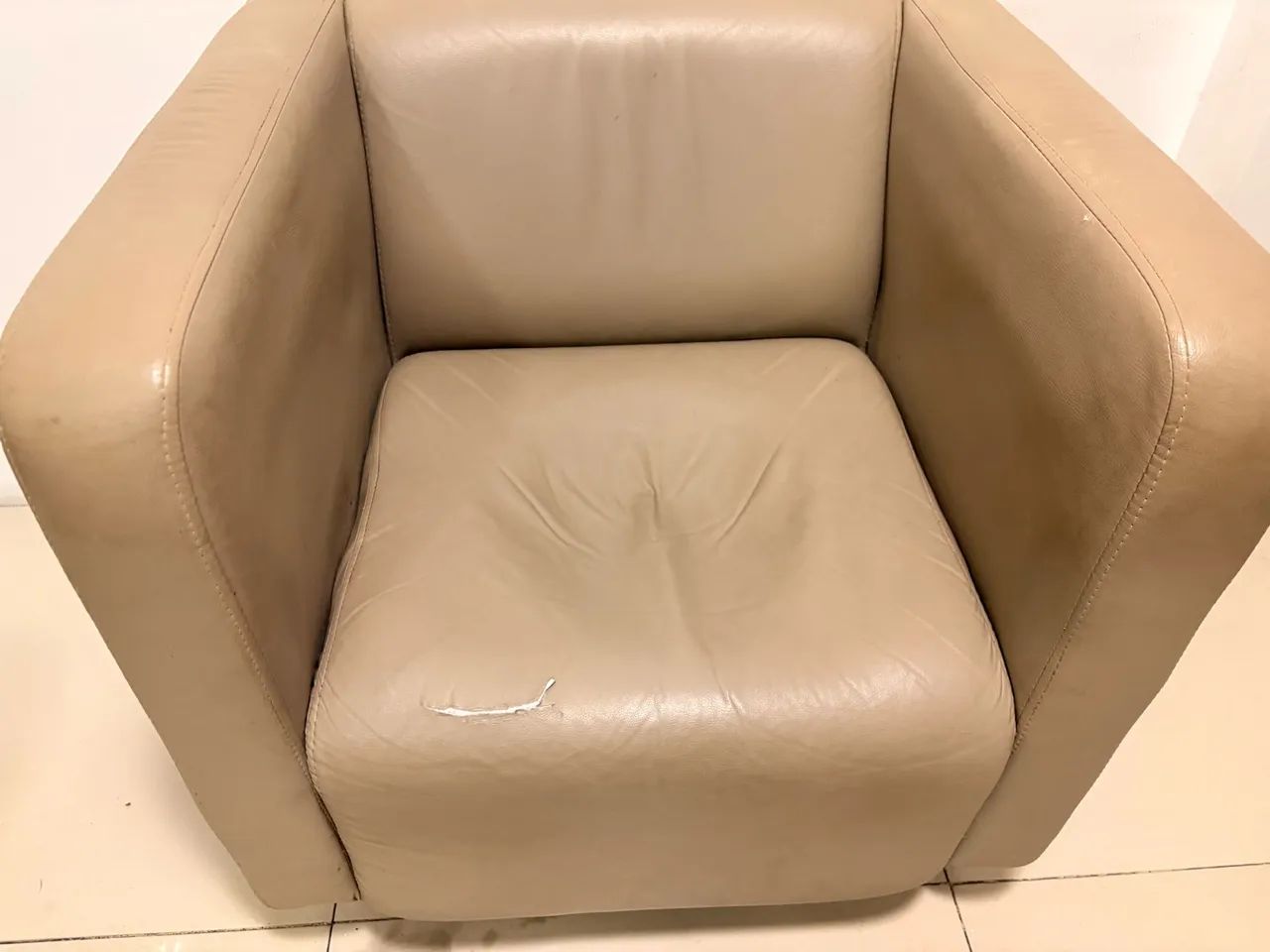2 Poltronas usadas em corino (100 cada 150 as duas) - Foto 4
