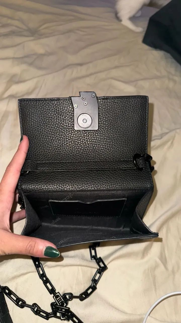 Bolsa Colcci Preta Transversal com Alça de Corrente - Foto 3