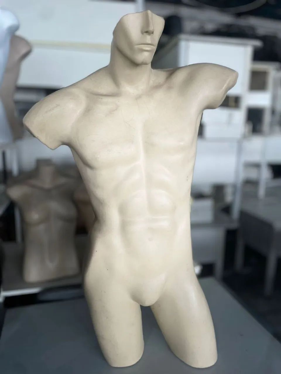 Manequim meio corpo masculino 
