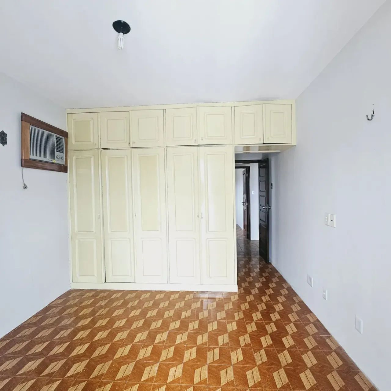 ALUGO APTO COM 3 QUARTOS SENDO 2 SUITES NO ED. MONTEMARTRE - Foto 4