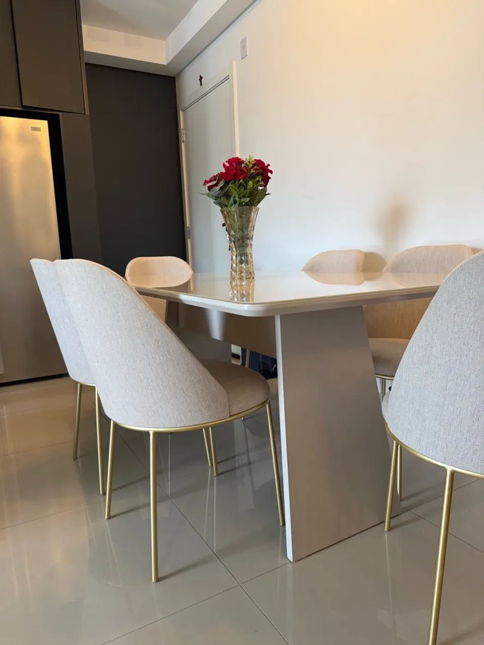 Mesa de jantar com 6 cadeiras em Linho 