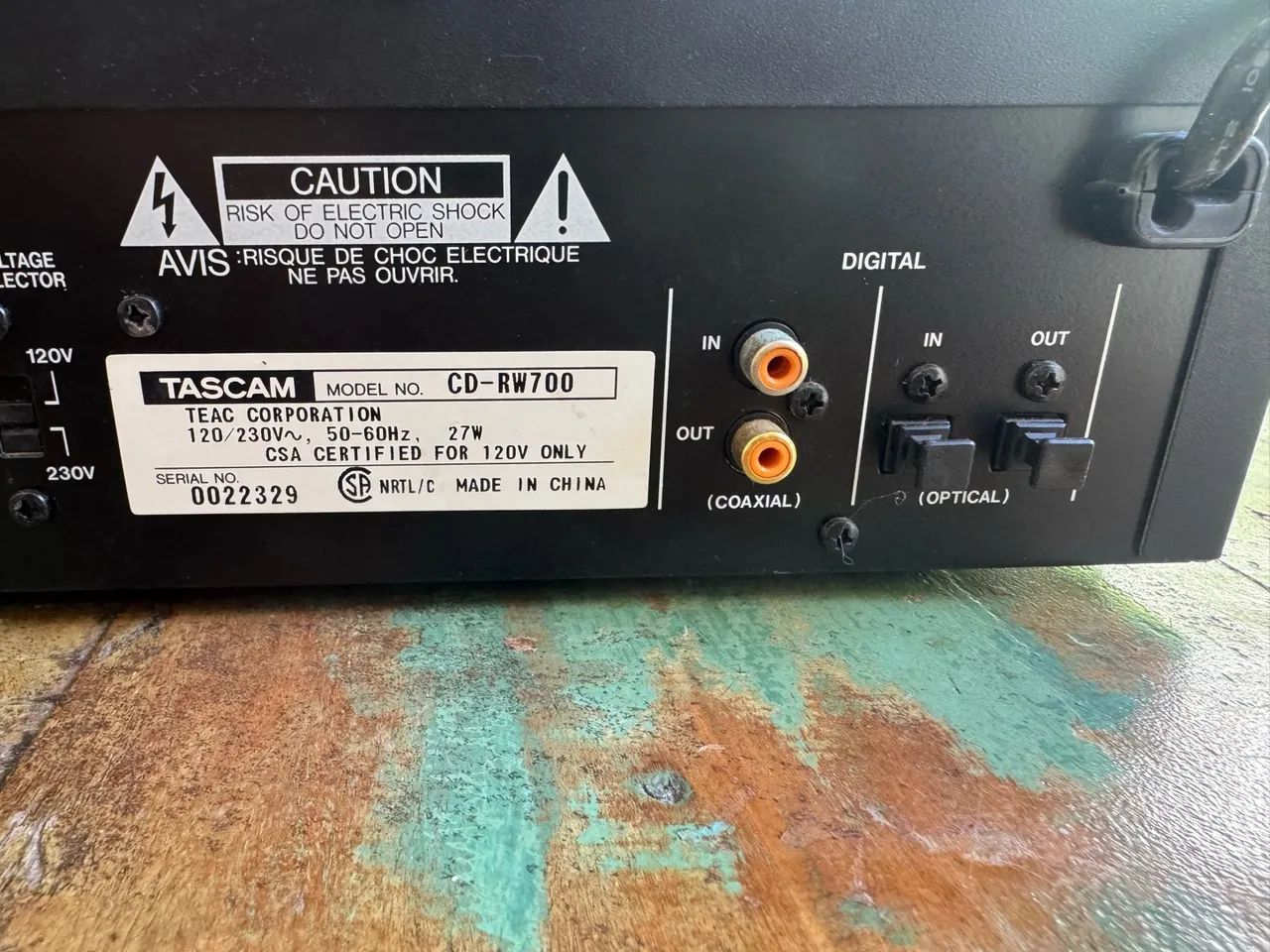 Gravador e Reprodutor de CD Profissional Tascam CD-RW700 - Rack
