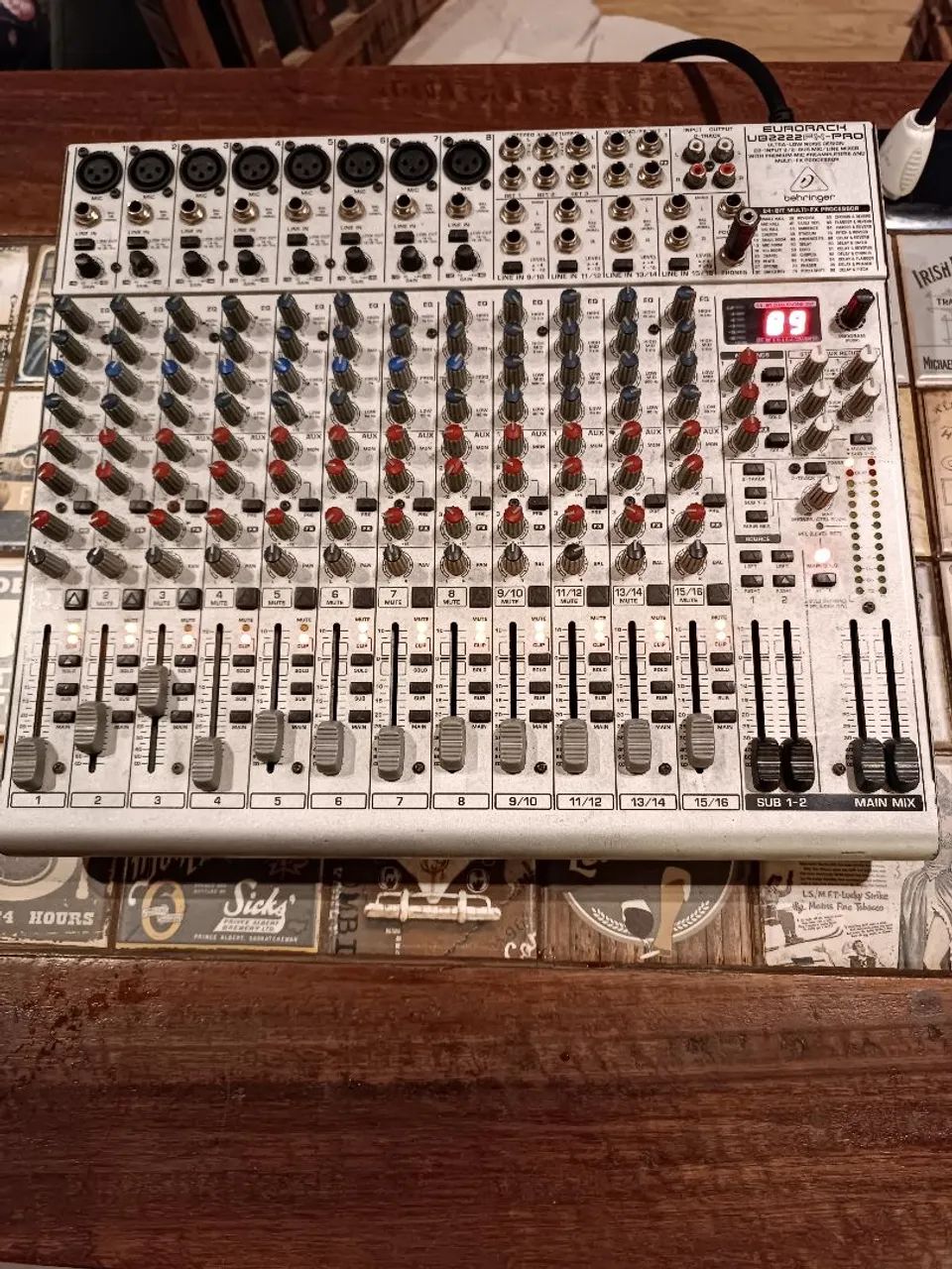 Mesa Behringer 16 canais( parcelo) 