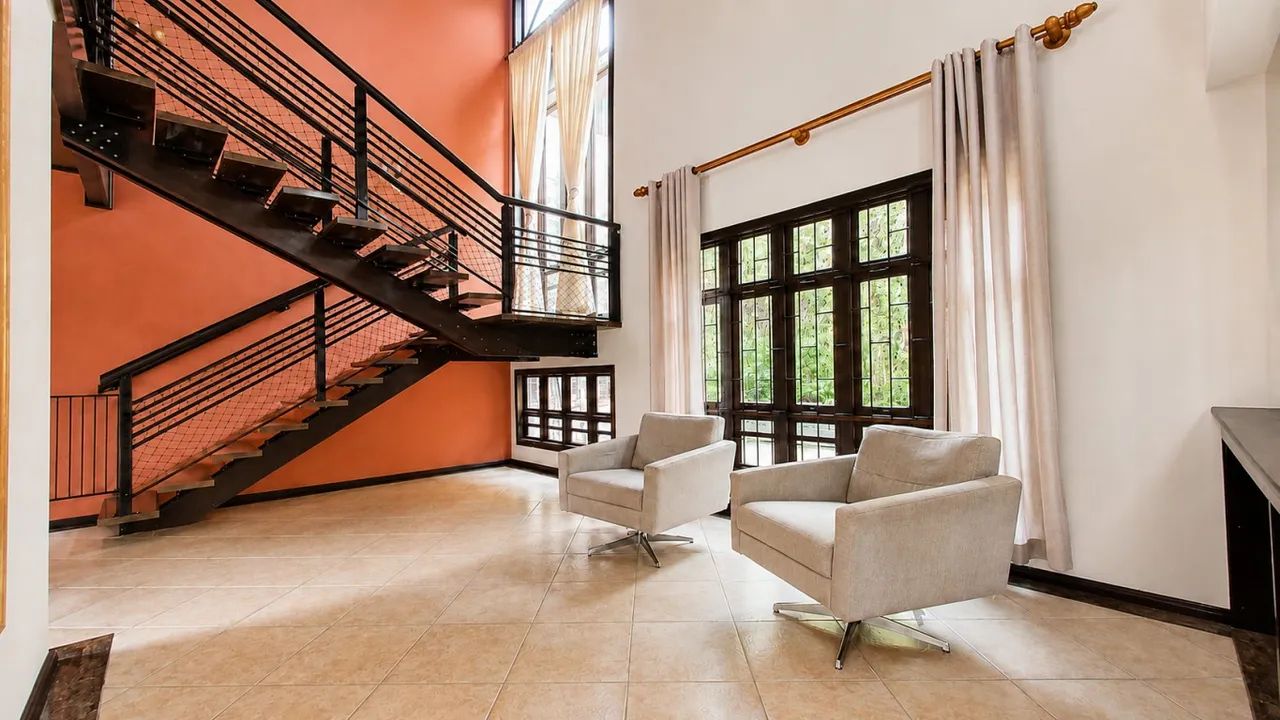 CASA ESPAÇOSA E ACONCHEGANTE NO CENTRO DE POMERODE!! - Foto 5