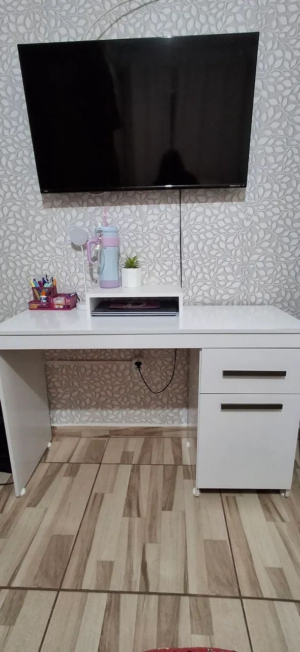 Mesa de estudos/computador453826086847139841
