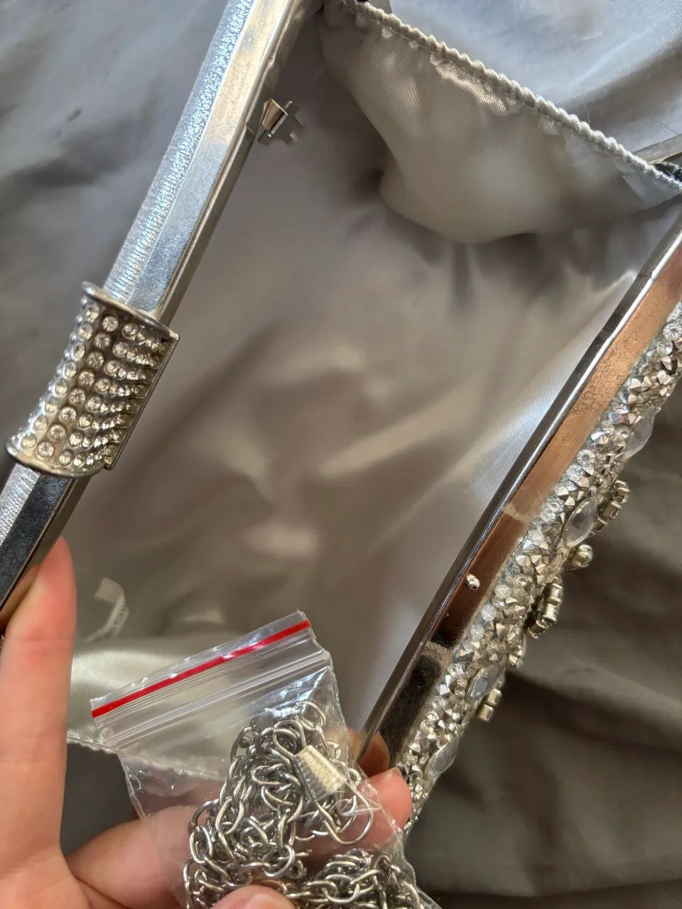 Bolsa de mão de pedraria - Foto 3