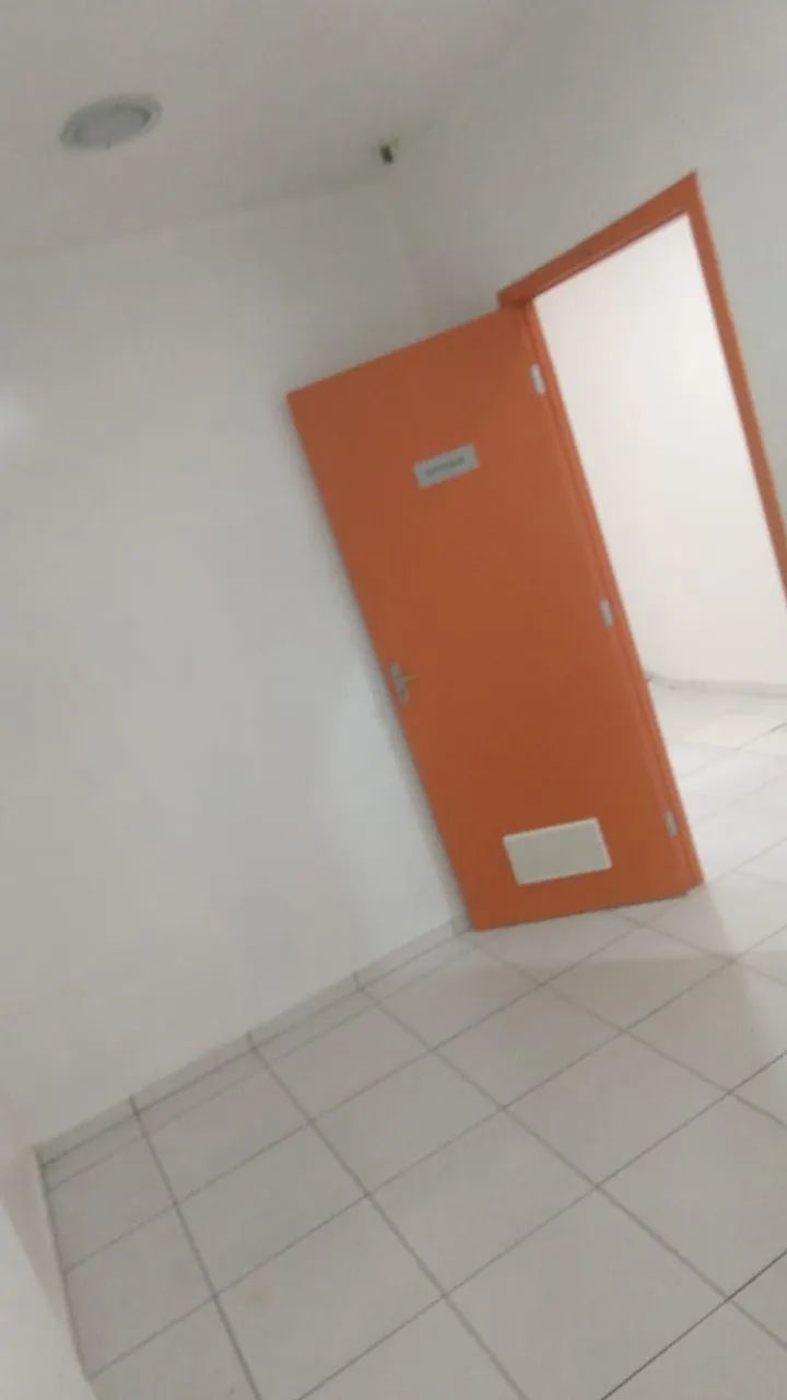 Sala de 200 metros proxima Linha Verde - Foto 5