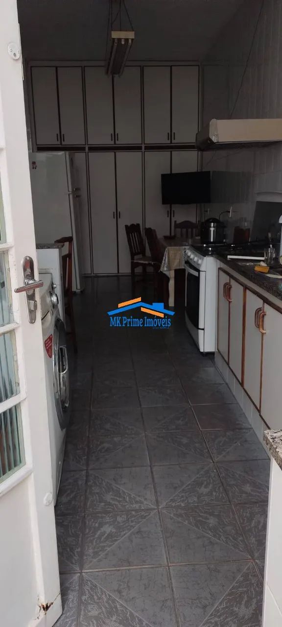 Casa Ampla com 2 Salões Comerciais: Ideal para Morar e Gerar Renda! - Foto 5