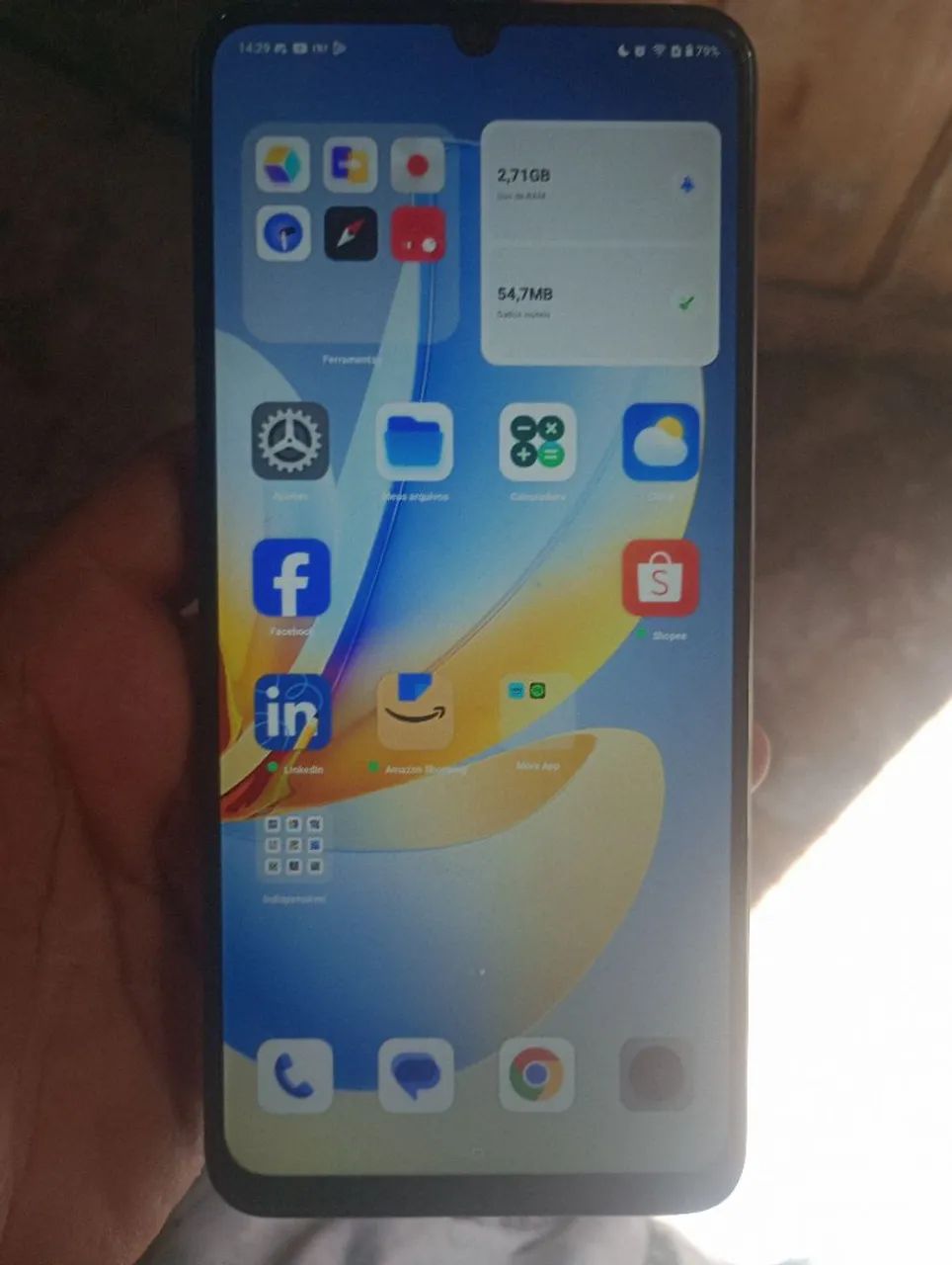 Realme note 70 com nota e a caixa com tudo