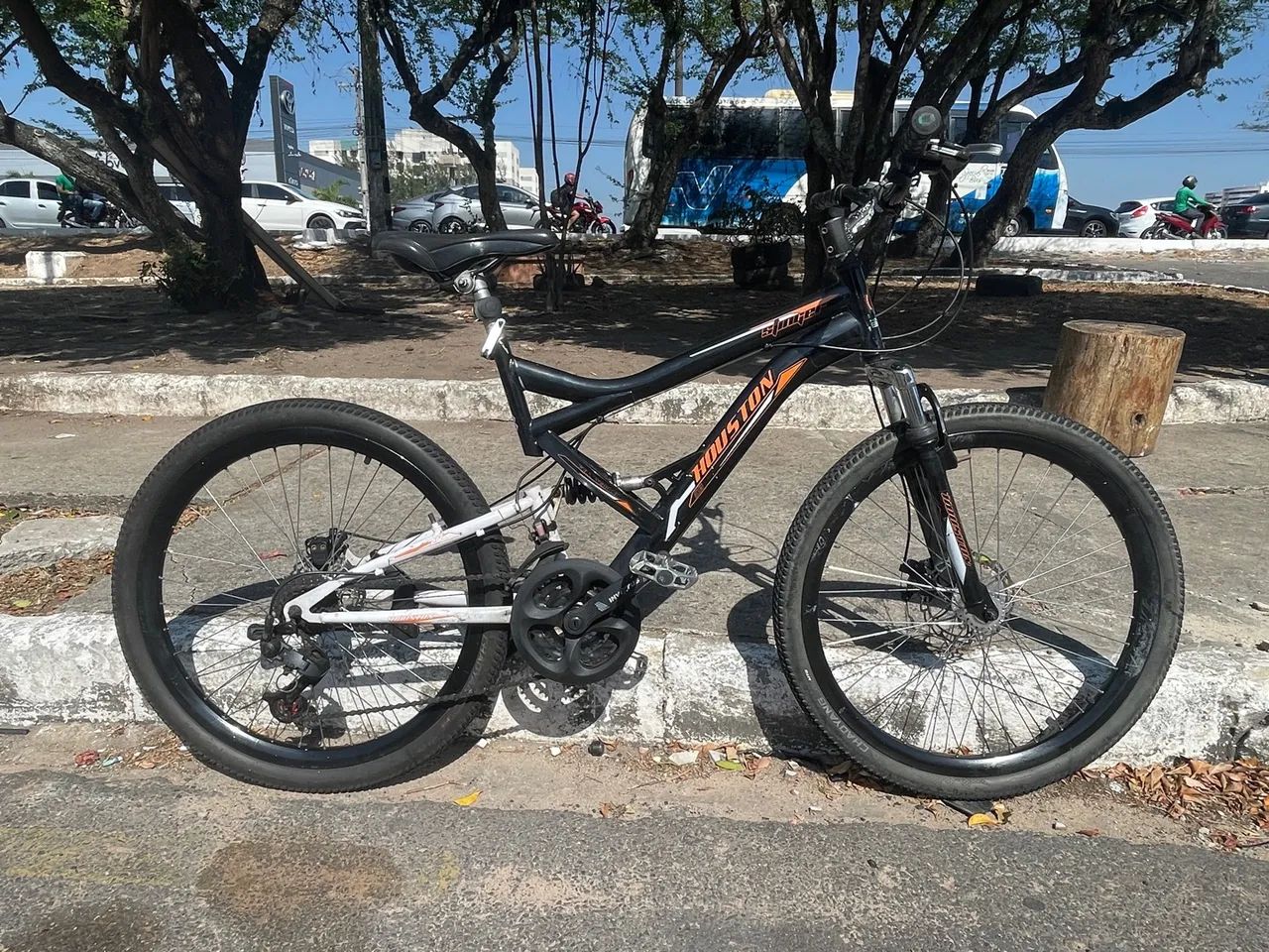 Bicicleta HOUSTON Aro 26 Com Suspensão Central