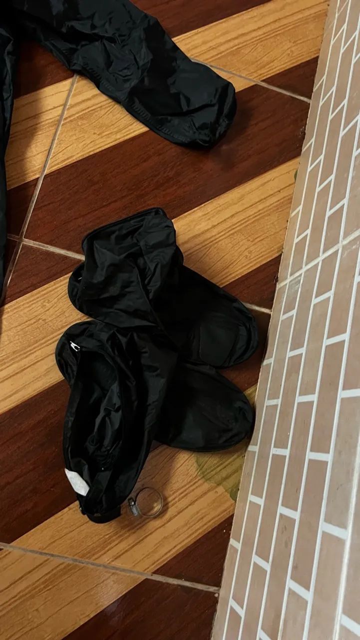 Vendo capa de chuva com galochas  - Foto 3
