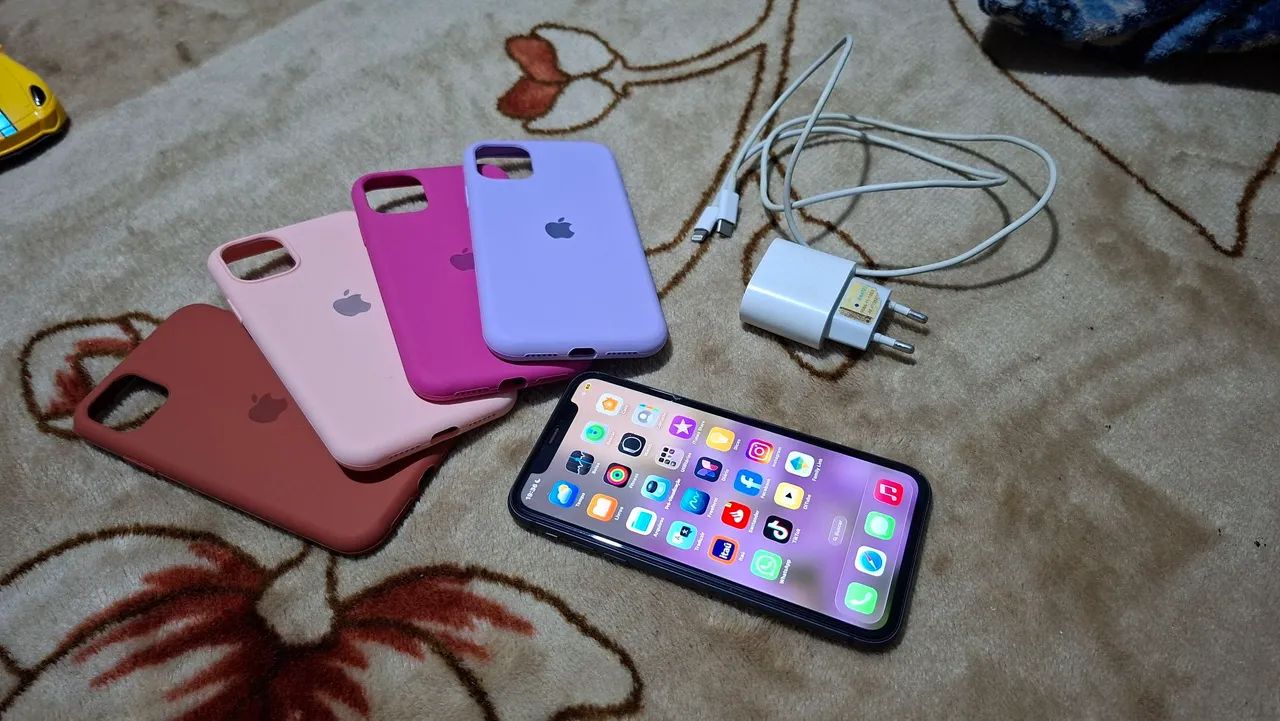 Troco Iphone 11 128 todo original com NF  - Foto 3