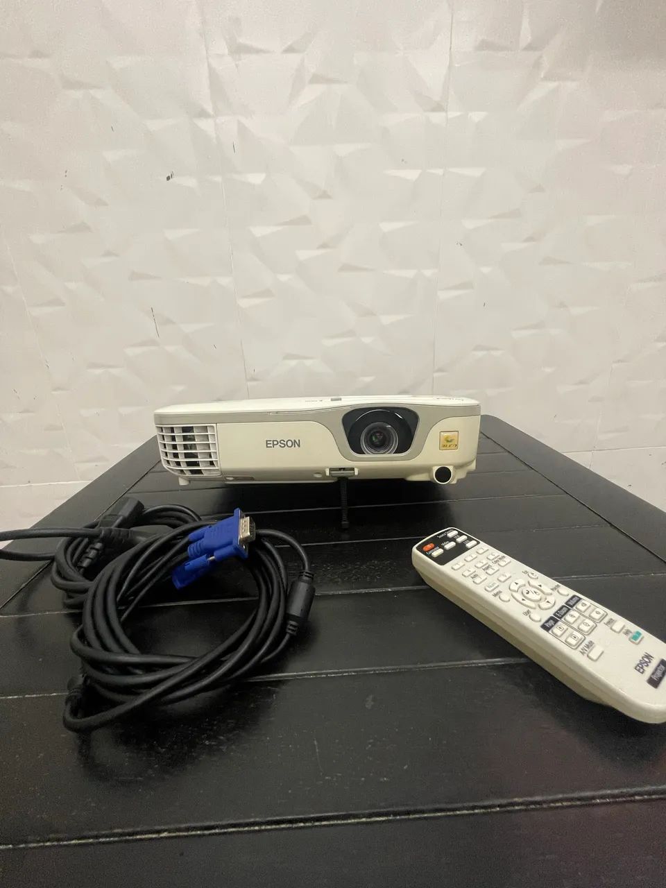 Projetor Epson X14 em ótimas condições  - Foto 3