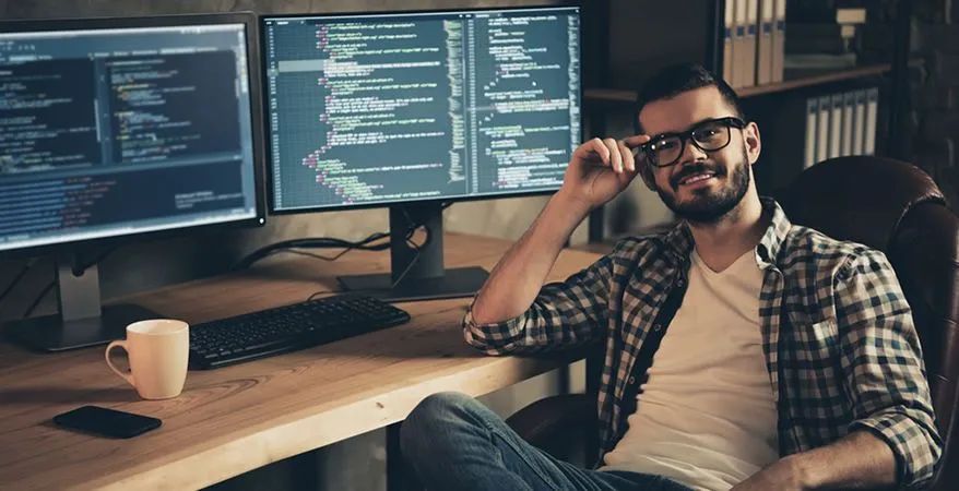 Programador com Experiência Celular e Computador
