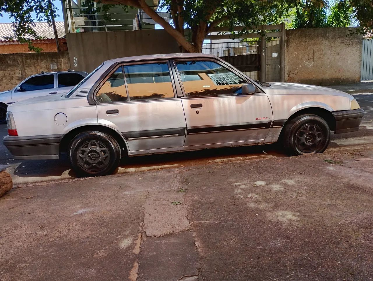 Chevrolet Monza Monza GLS/ Hi-Tech 2.0 EFI 2p e 4p 1993
