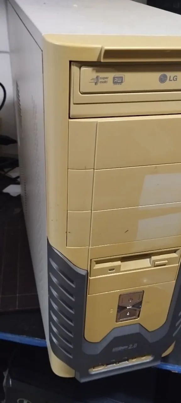 Gabinete Branco Antigo