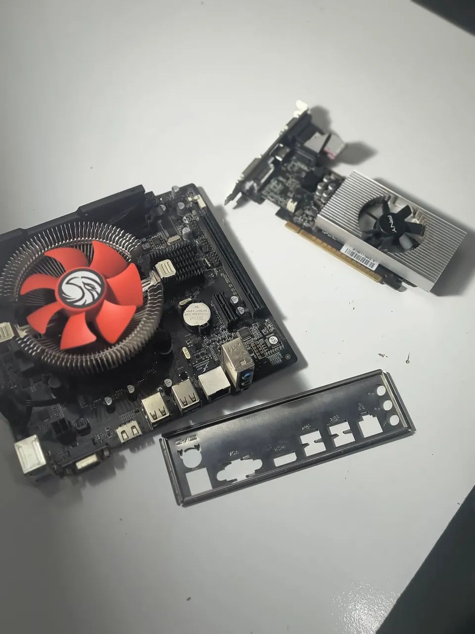 Placa mãe 4Gb RAM processador i3 e placa de vídeo 