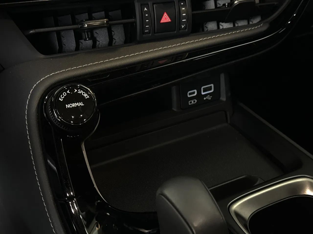 Lexus NX-350h NX-350H, foto 7 de 20