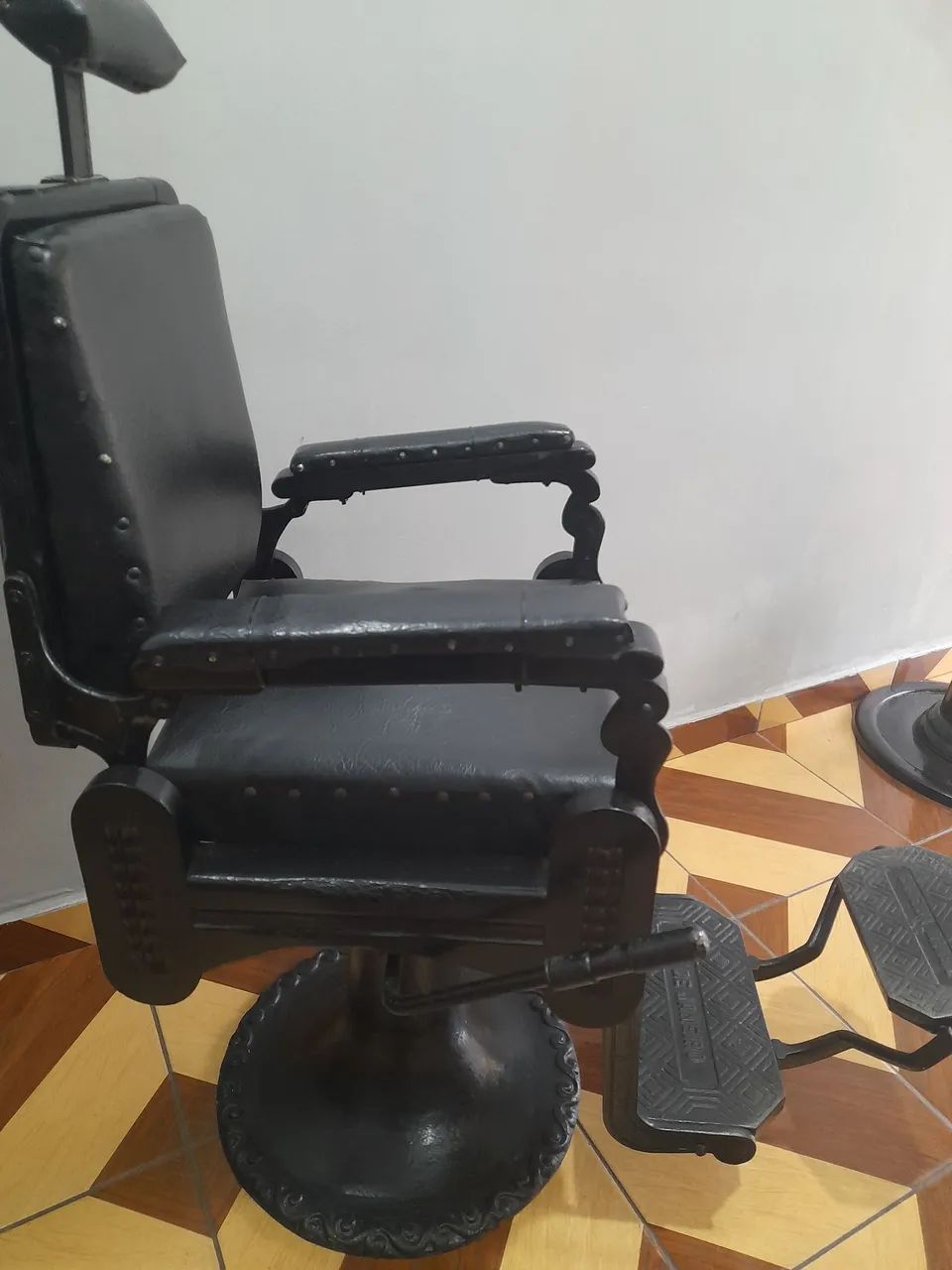 CADEIRA DE BARBEIRO-MARCA BRASIL NUM 2  - Foto 2