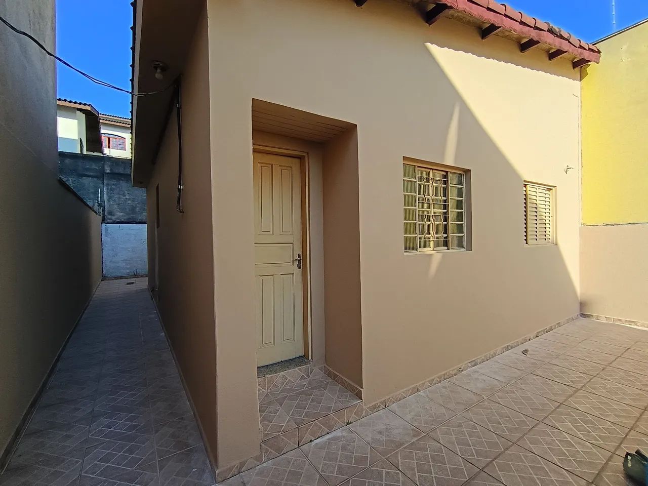 Casa nos fundos com garagem Camilópolis 
