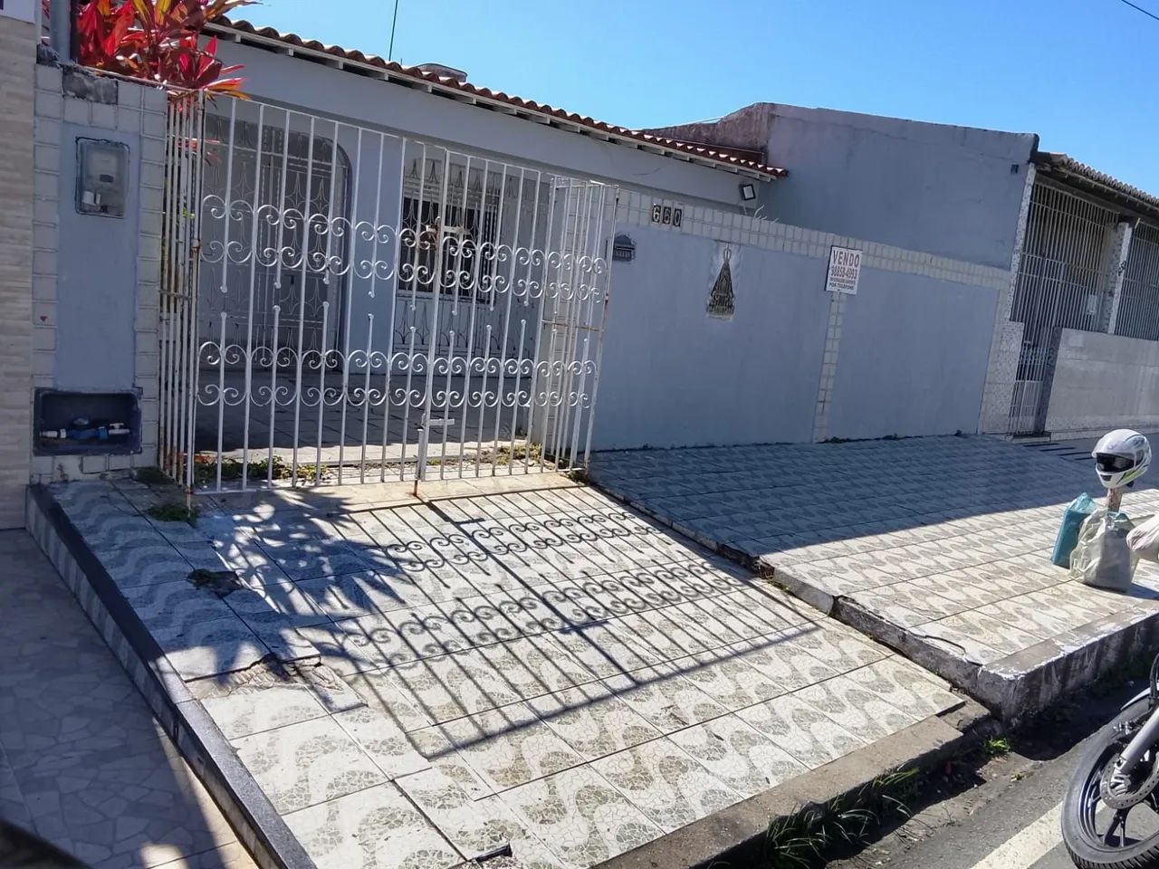 VENDO CASA BUGIO AVENIDA POÇO DO MERO. FINAL DE LINHA DOS ONIBUS.