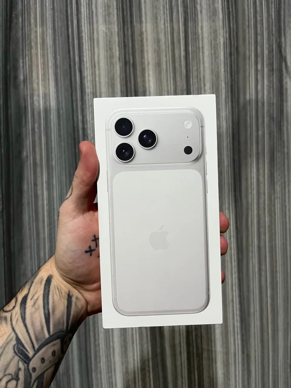 iPhone 17 pro Max 256gb - Prateado  - Foto 2