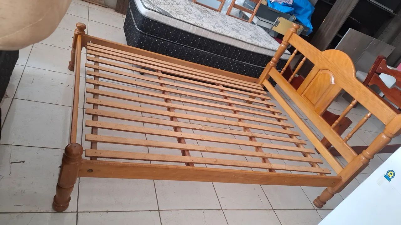 Cama casal de madeira pau mulato ( usada)  - Foto 2