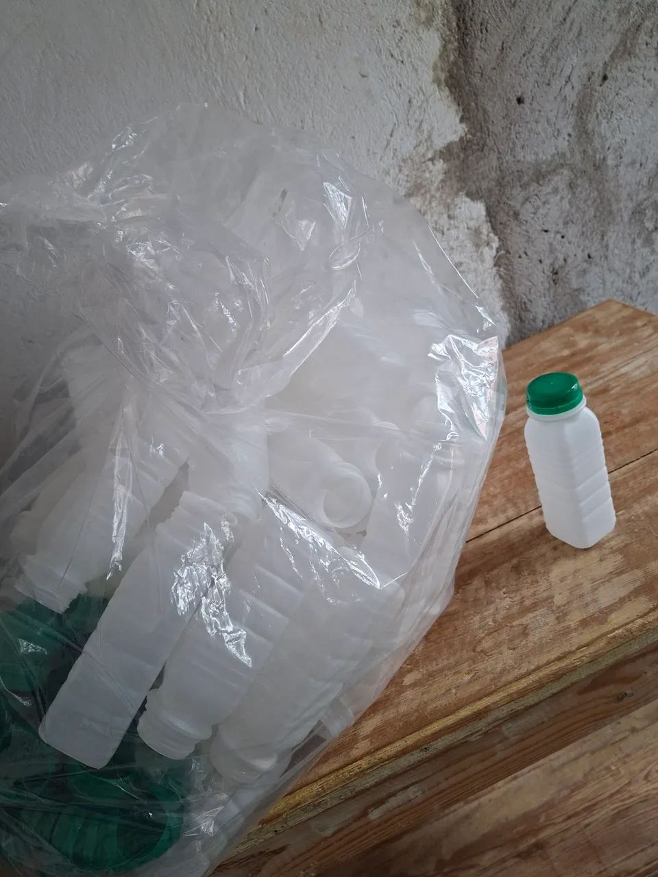 Garrafinhas de 200 ml com tampa 