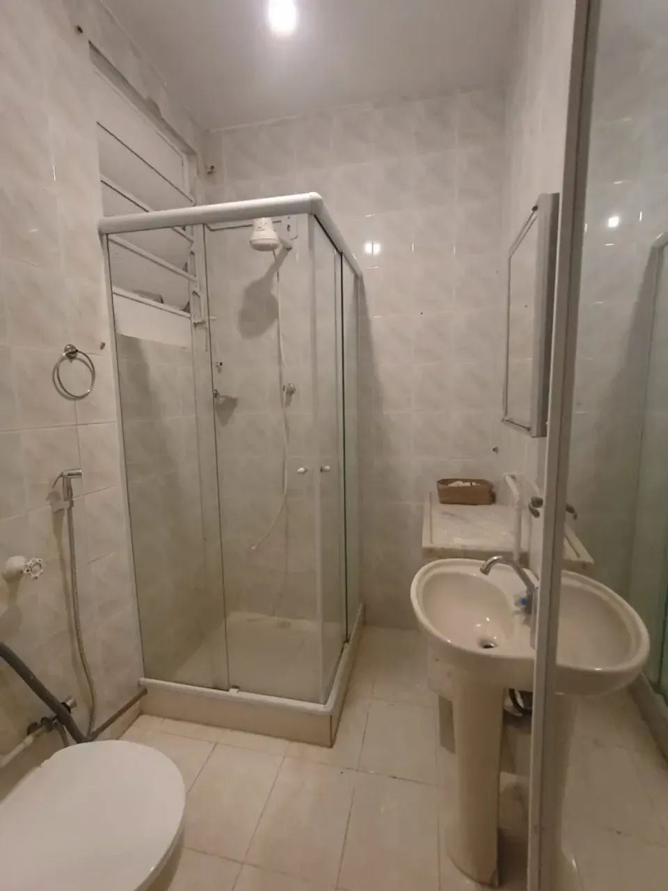 Cozinha, banheiro e sala dividida com quarto. - Foto 5