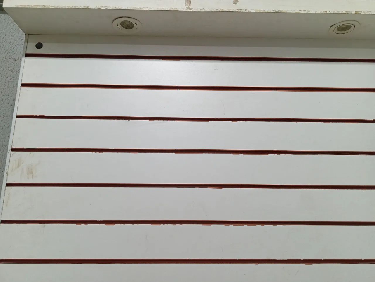 Expositor de canaletas com 2 lâmpadas para vitrine  - Foto 4