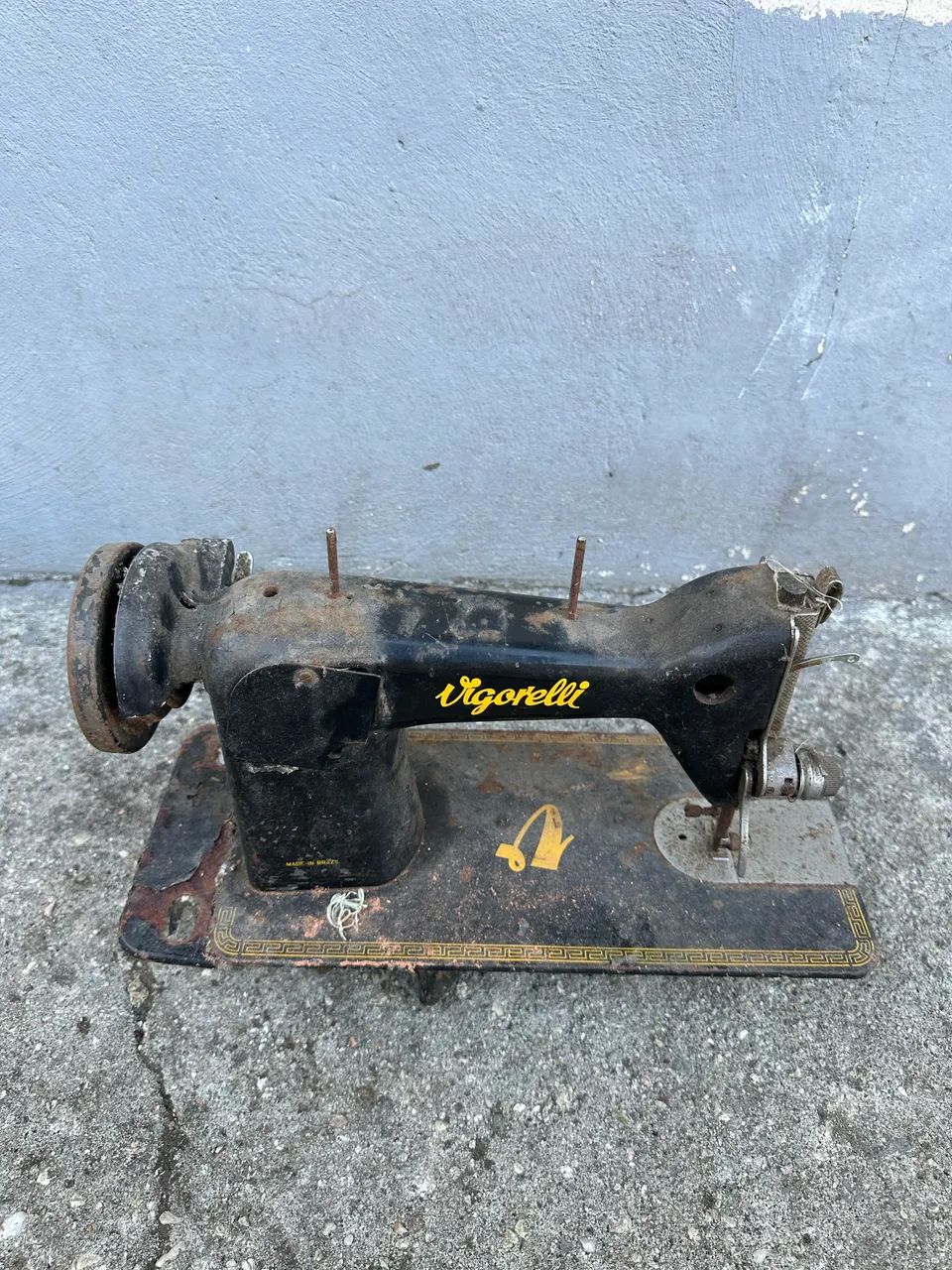 Máquina de Costura Antiga Vigorelli - Peça Vintage para Decoração  - Foto 5