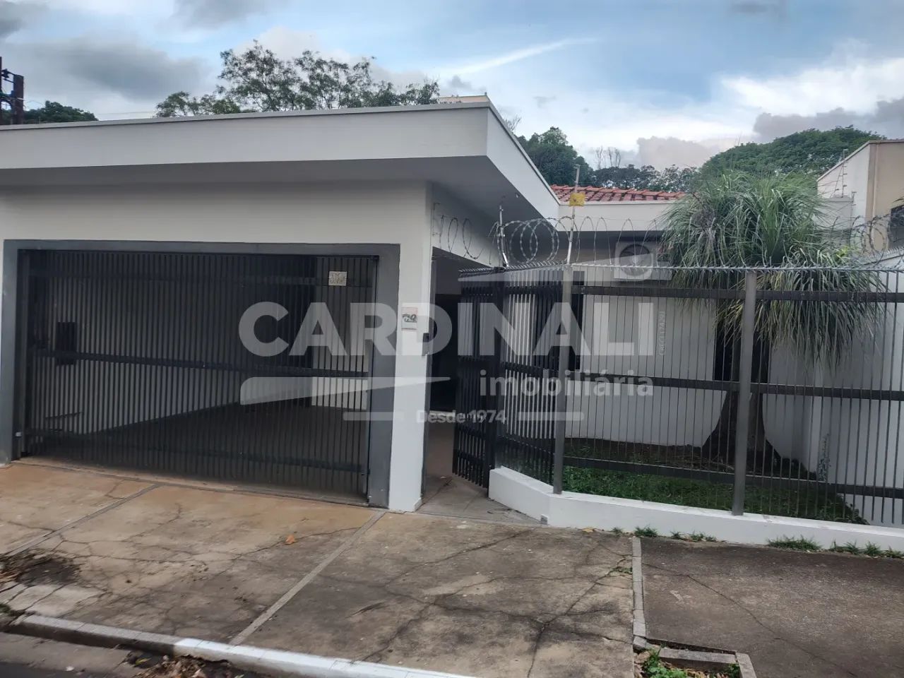 Casa térrea com 4 quartos e 2 suítes - Foto 2