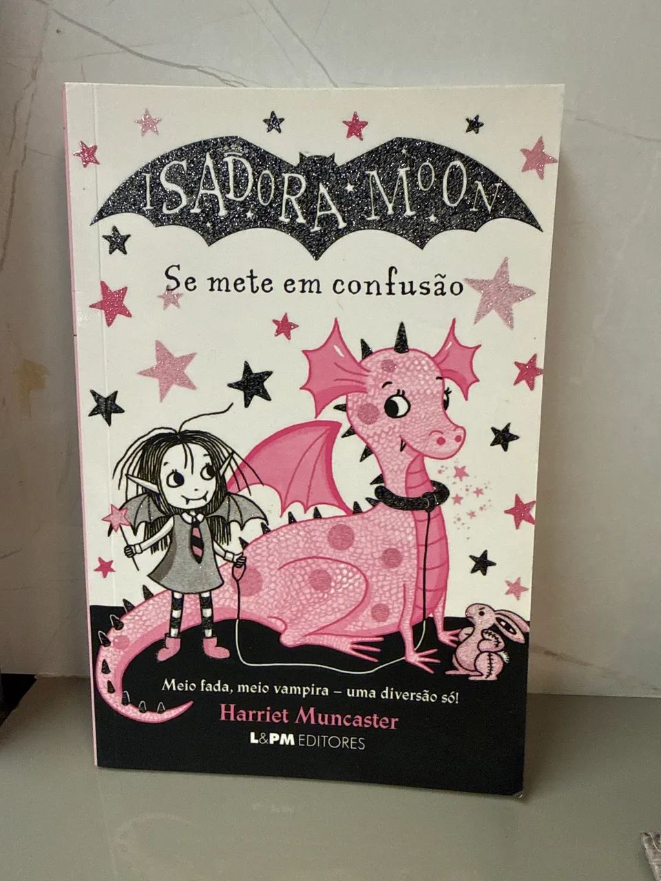 Livro Isadora moon (usado) em perfeito estado 
