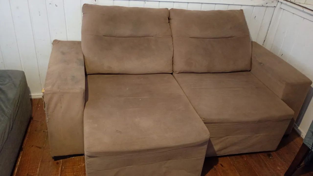 Vendo sofá usado dois lugares ,retrátil com ajustes de assento .