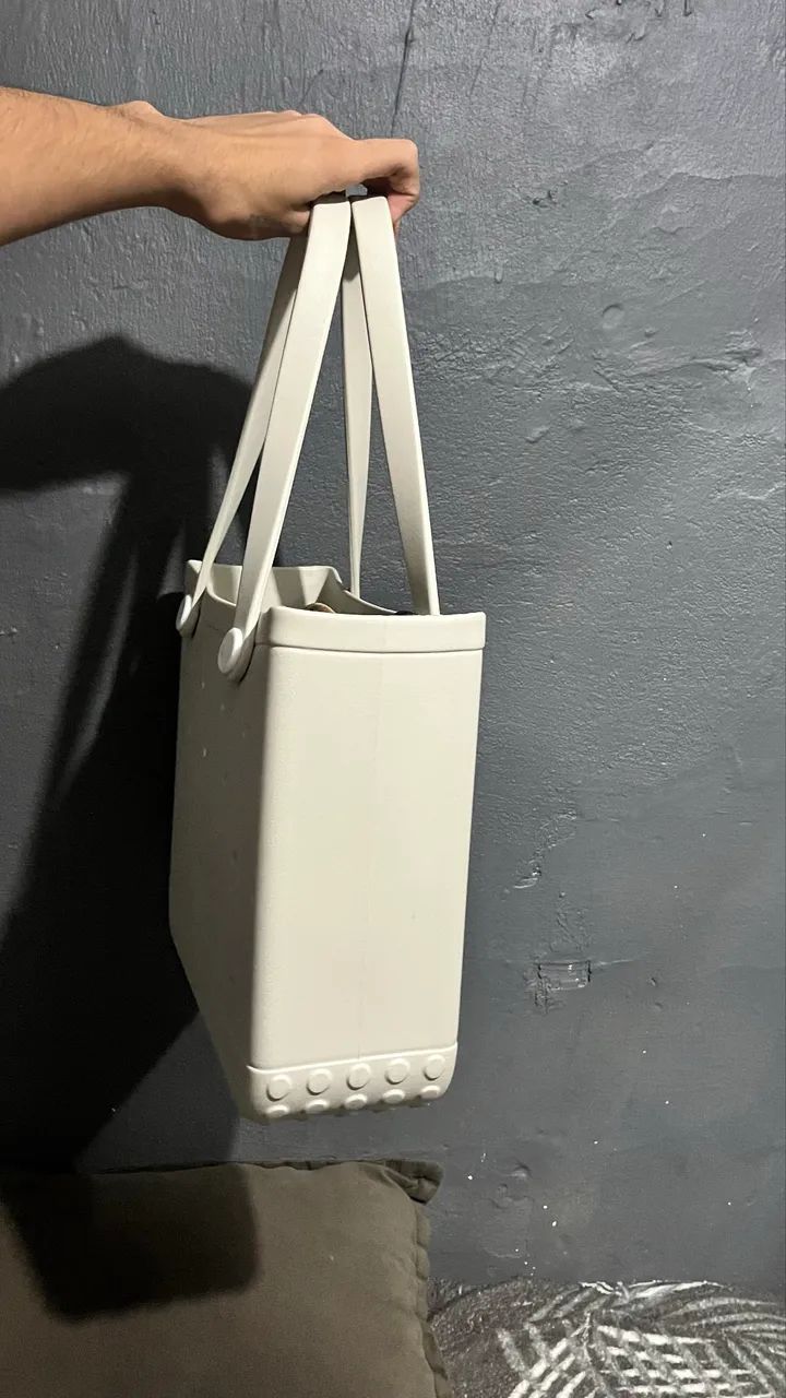 Bolsa estilo crocs nunca usada