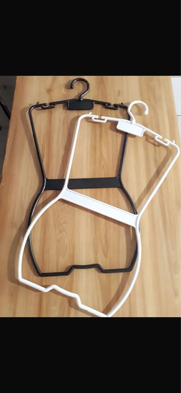 Cabide infantil silhueta plástico branco e preto
